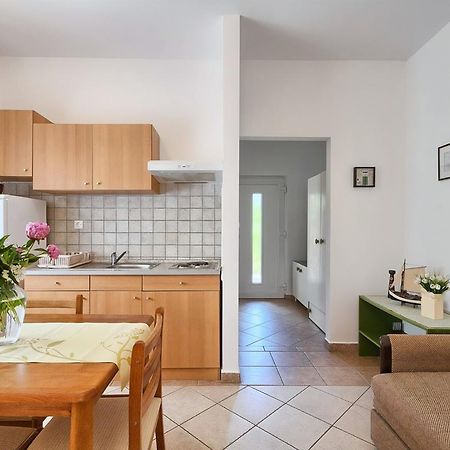 Franulovic Apartments Premantura Esterno foto