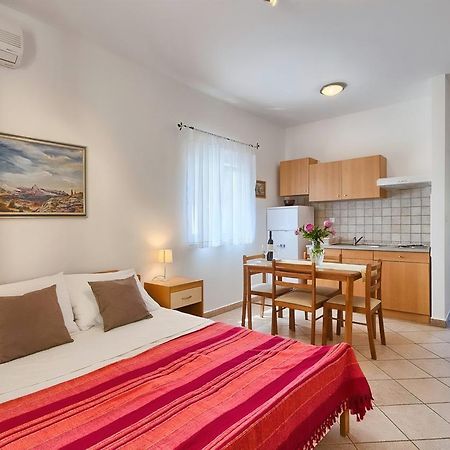 Franulovic Apartments Premantura Esterno foto