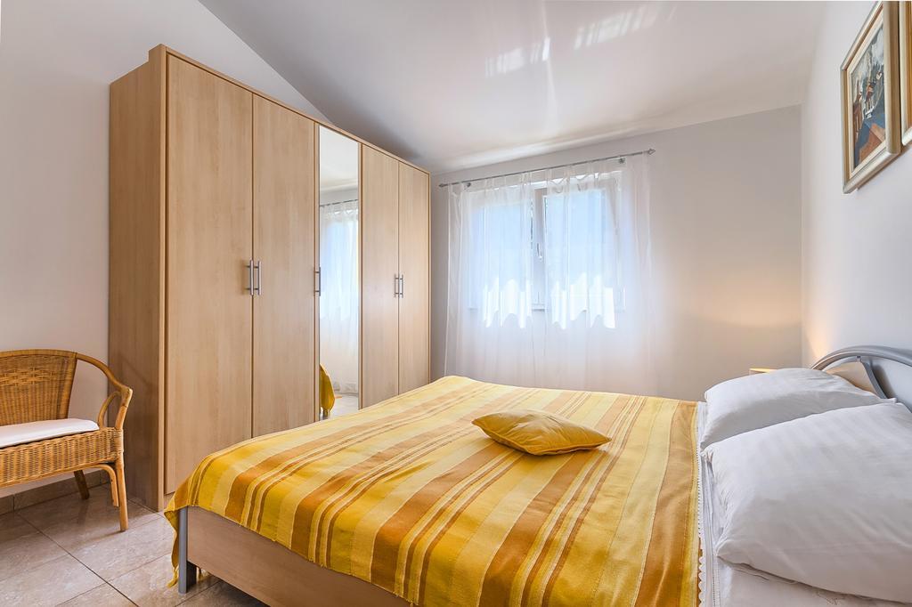 Franulovic Apartments Premantura Esterno foto