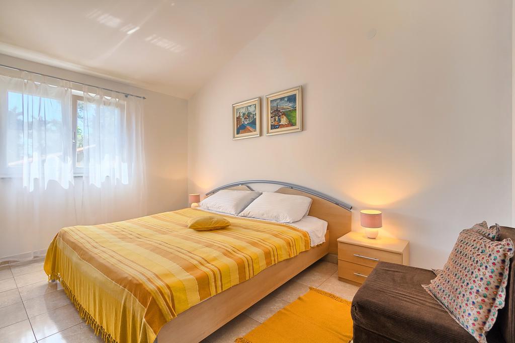 Franulovic Apartments Premantura Esterno foto