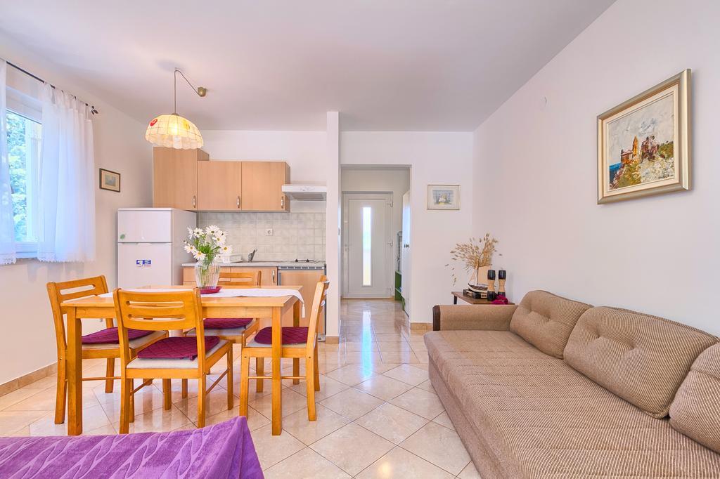 Franulovic Apartments Premantura Esterno foto