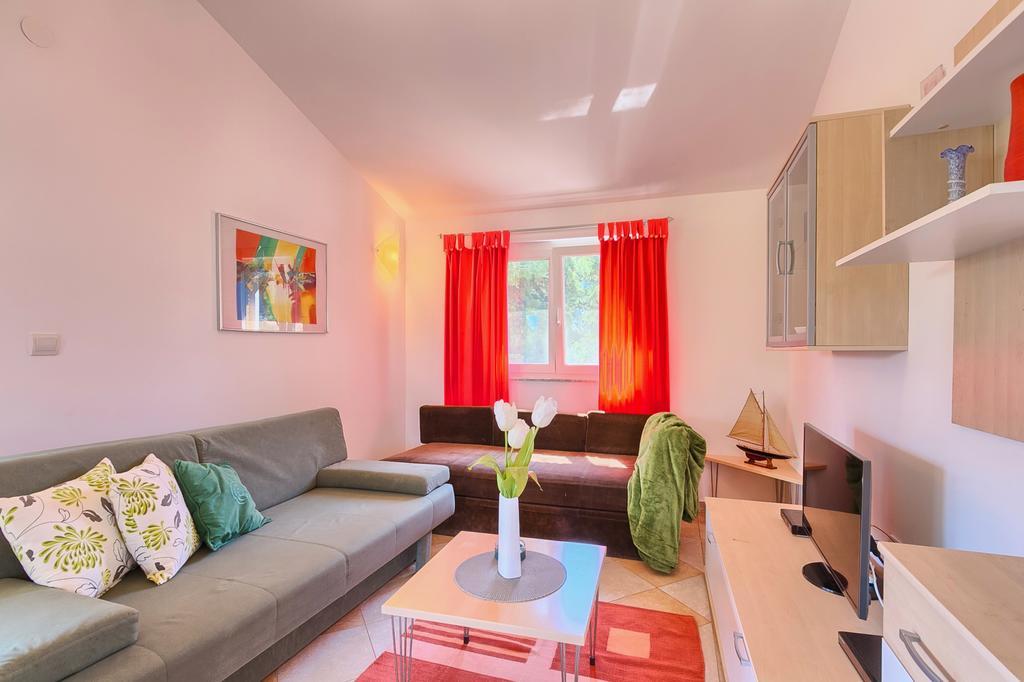 Franulovic Apartments Premantura Esterno foto